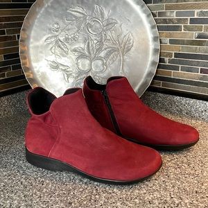 Arcopedico Booties NWOT-size 9